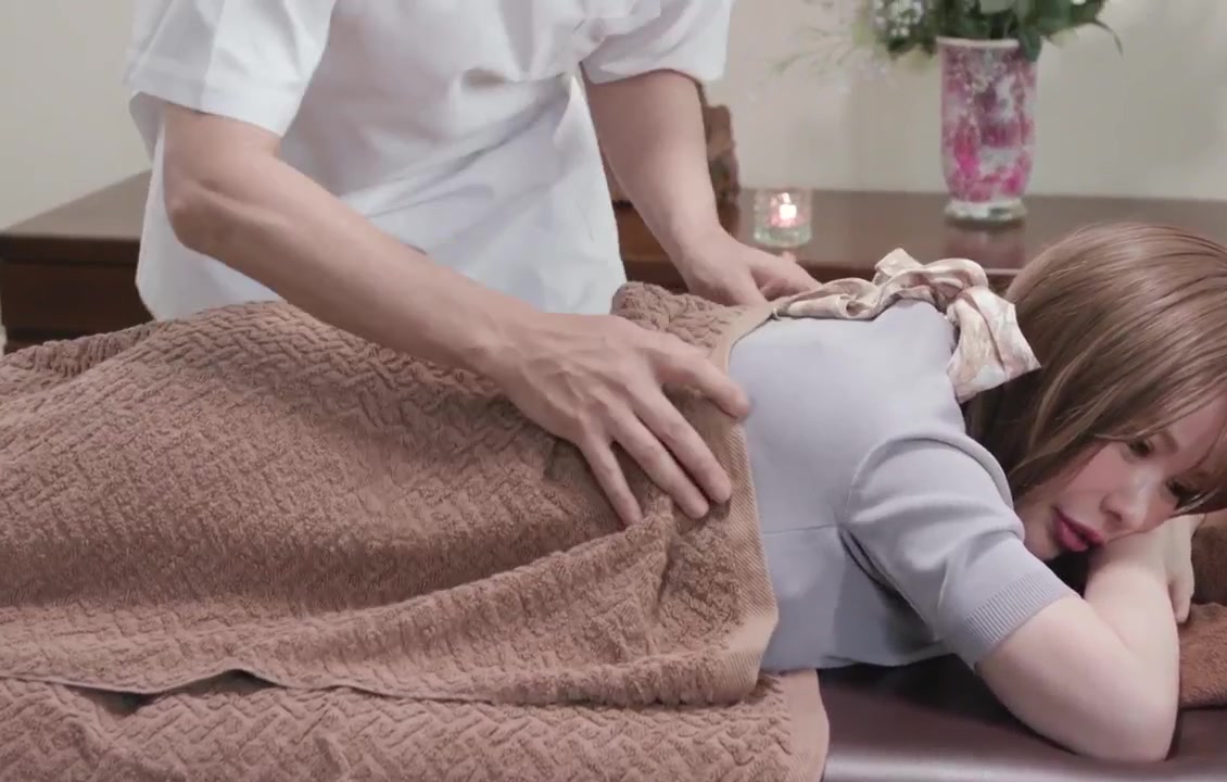 Vợ đi massage liền bị đụ